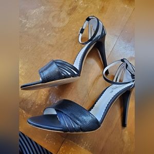 NIB sz 39 Stele heels